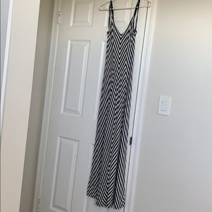 Long/maxi v-neck dress